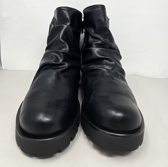 Euro Soft-Sofft Ariya Ankle Boots Sz 9.5 & 11 Slouchy Faux Black Leather Casual - Picture 2 of 12